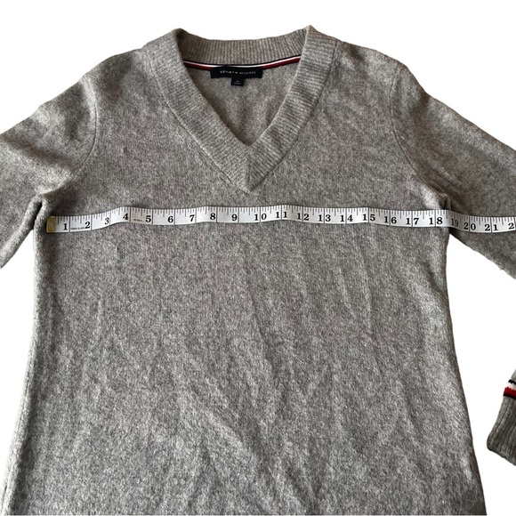 Tommy Hilfiger Light Grey Hilfiger Flag Knit Varsity V-Neck Sweater Women Med - Picture 4 of 10